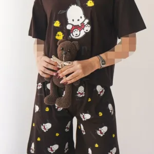 کراپ شورتک Snoopy در نمای نزدیک