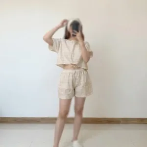 ست تاپ و شلوارک زنانه کرپ نخ چهارخانه مدل رها